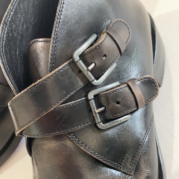 Donald J. Pliner Brazilian Leather Short Boots. - Picture 4 of 12